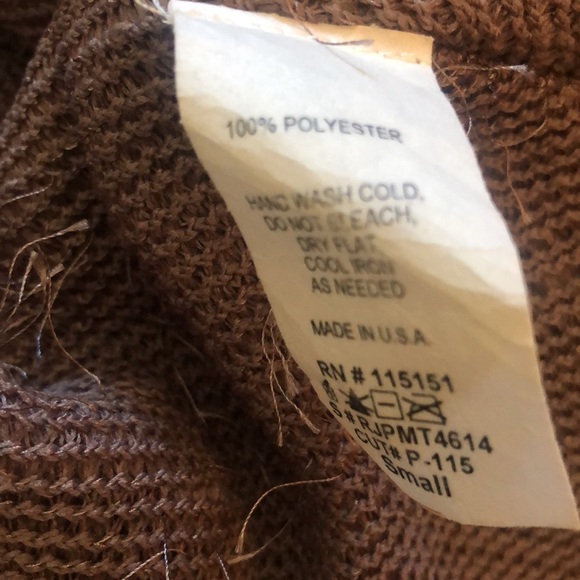 Romeo & Juliet fuzzy poncho in mauve - Picture 4 of 8